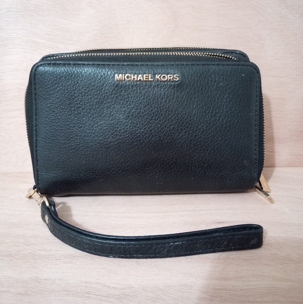 Michael Kors Black Leather Double Zipper Wallet Pebbled Soft Credit card slots.